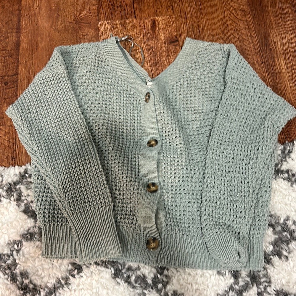 Moon & Madison cropped sweater, light forest green, medium.
